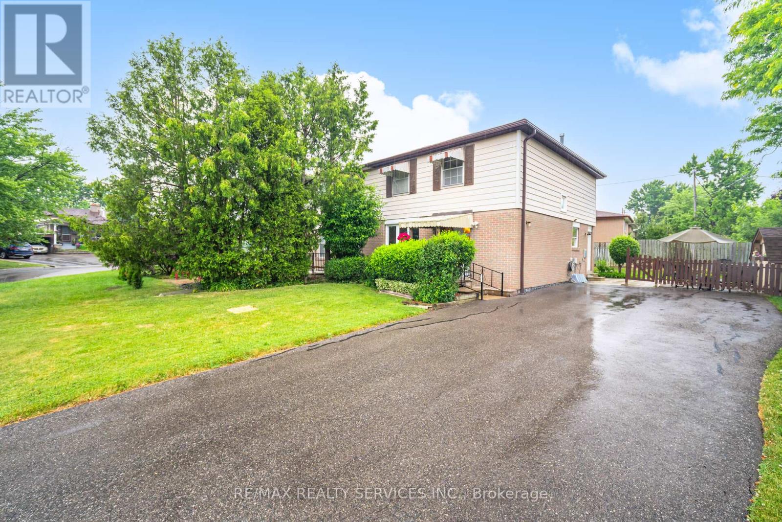 Property at 5 DANESBURY CRESCENT image 2