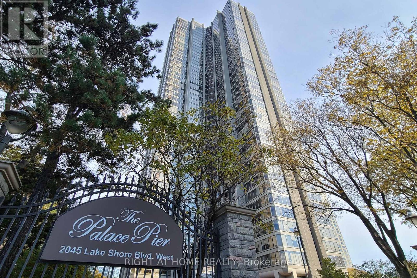 507 - 2045 Lake Shore Boulevard W, Toronto, Ontario  M8V 2Z6 - Photo 2 - W12257690