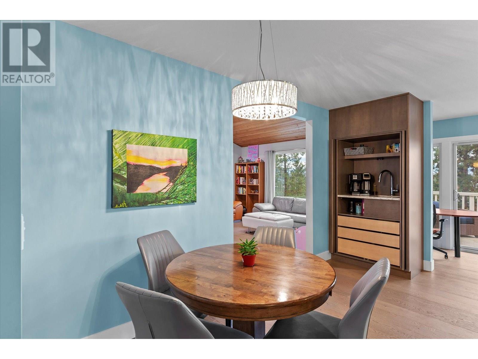 Property at 1572 Parkinson Road image 2
