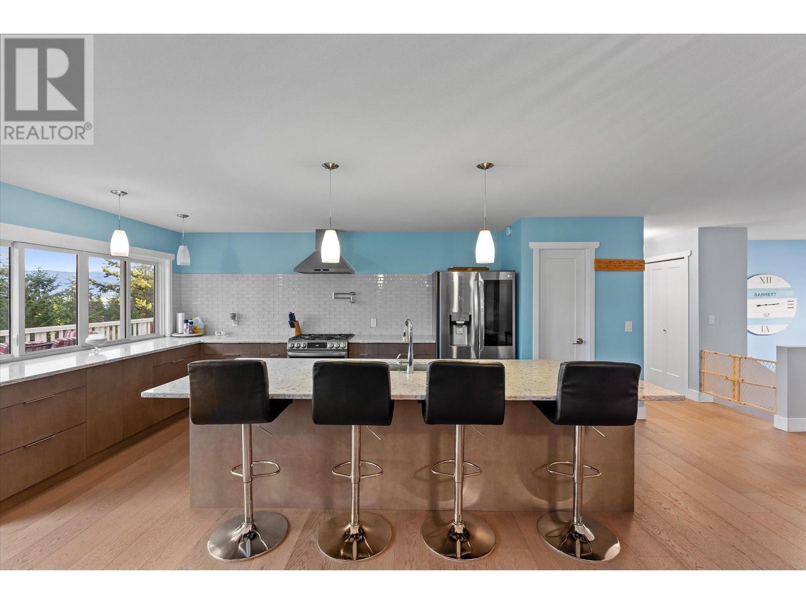 Property at 1572 Parkinson Road image 4