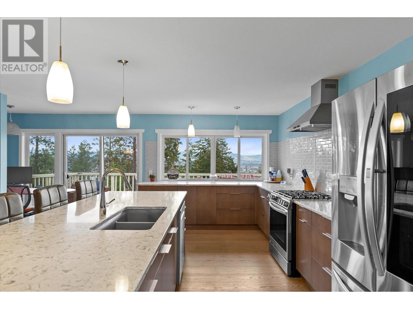 Property at 1572 Parkinson Road image 5