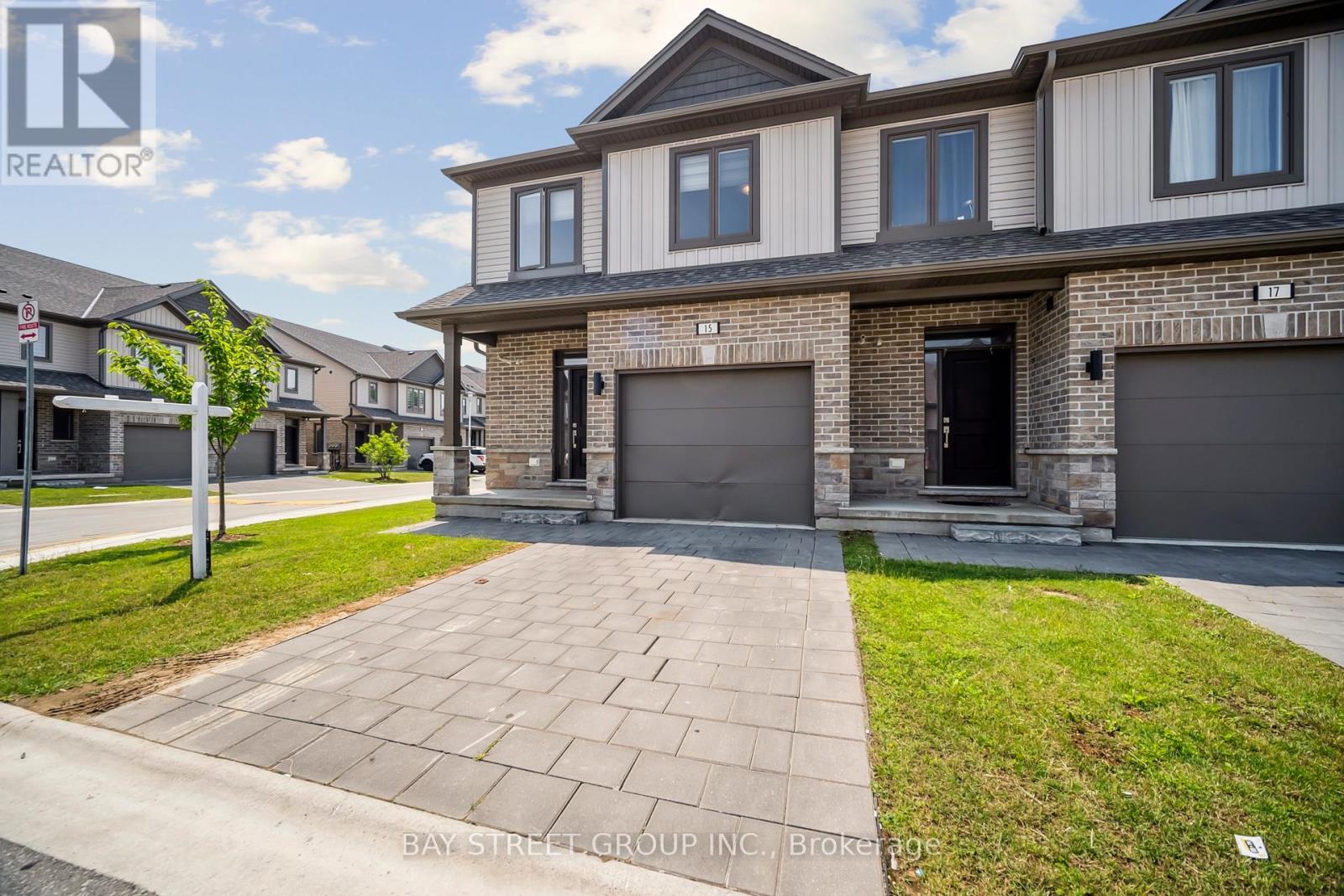 Property at 15 - 745 CHELTON ROAD image 3