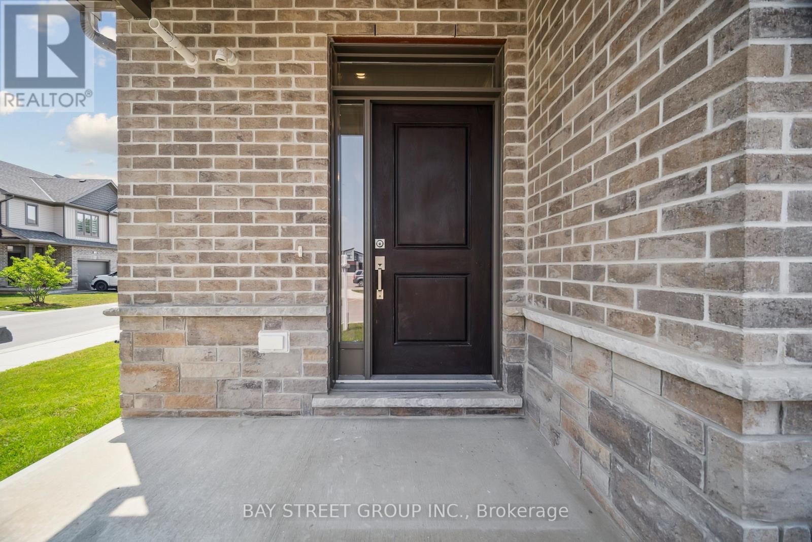 Property at 15 - 745 CHELTON ROAD image 4