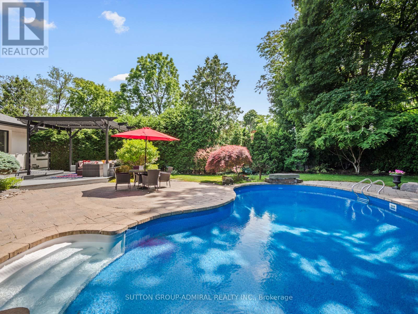 Property at 5 CRANLEIGH COURT image 2