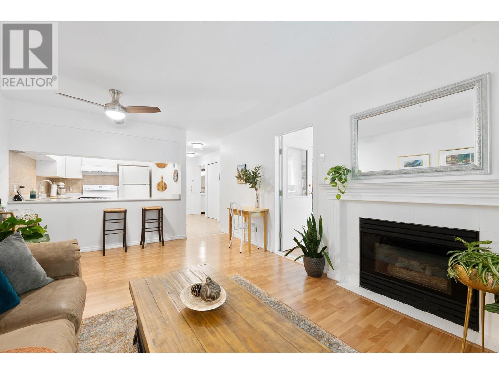 207 2133 DUNDAS STREET, vancouver, British Columbia V5L1J7