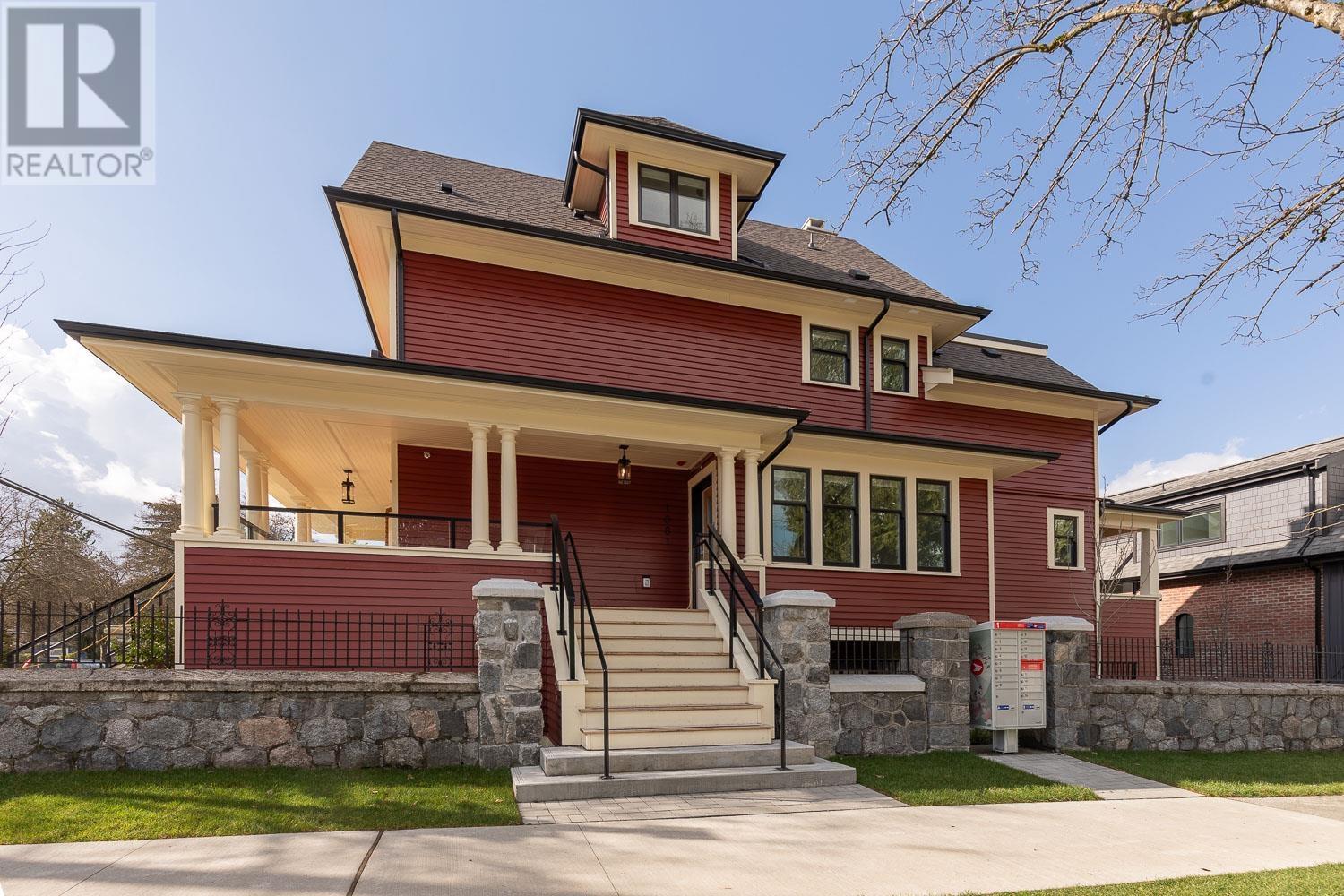 1081 SEMLIN DRIVE, vancouver, British Columbia V5L2N6