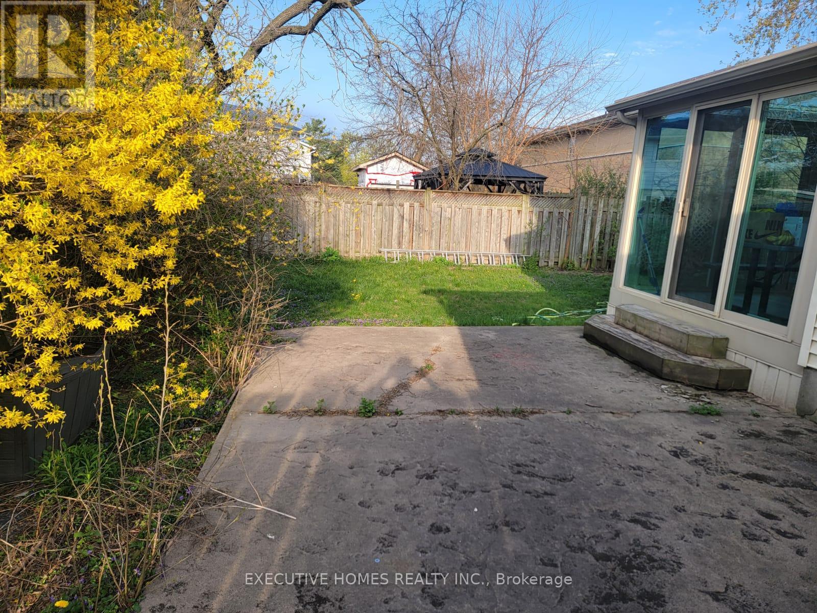 Property at 595 PRESTON PARKWAY image 3