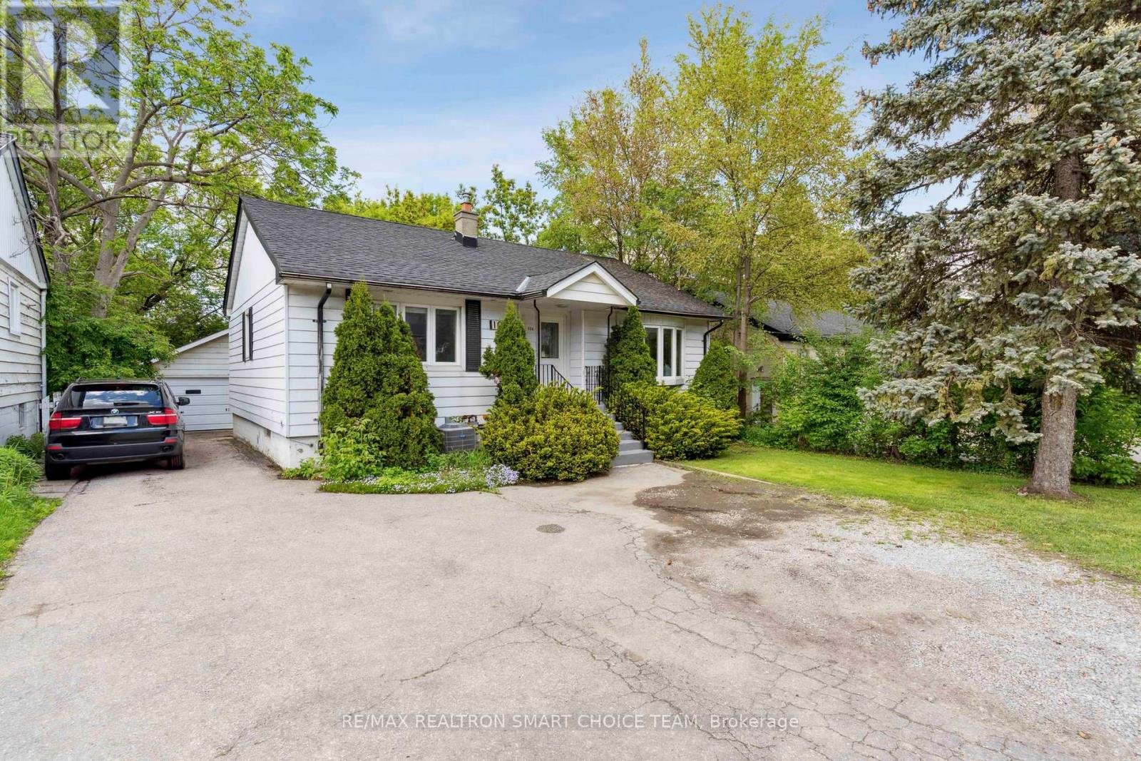 Property at 106 STEELES AVENUE E image 3