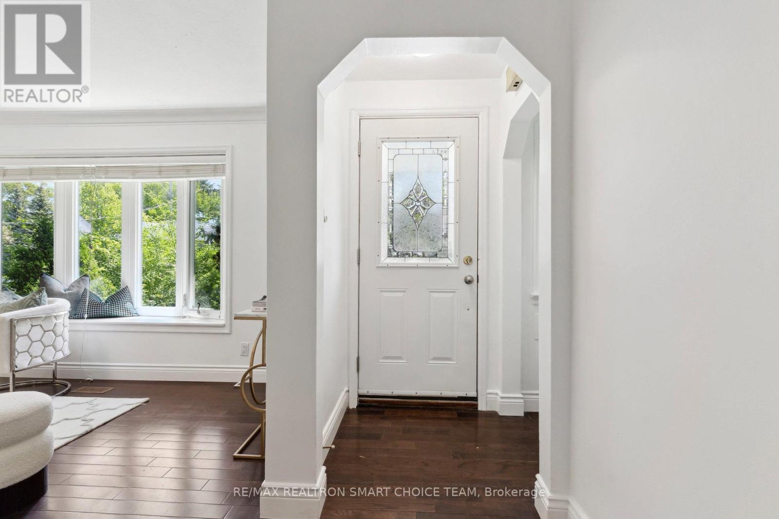 Property at 106 STEELES AVENUE E image 4