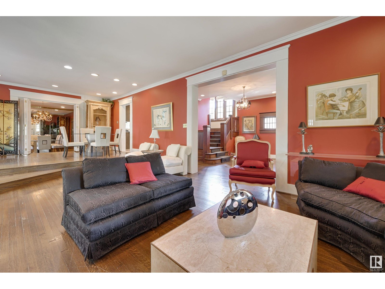 Property at 10226 CONNAUGHT DR NW image 4