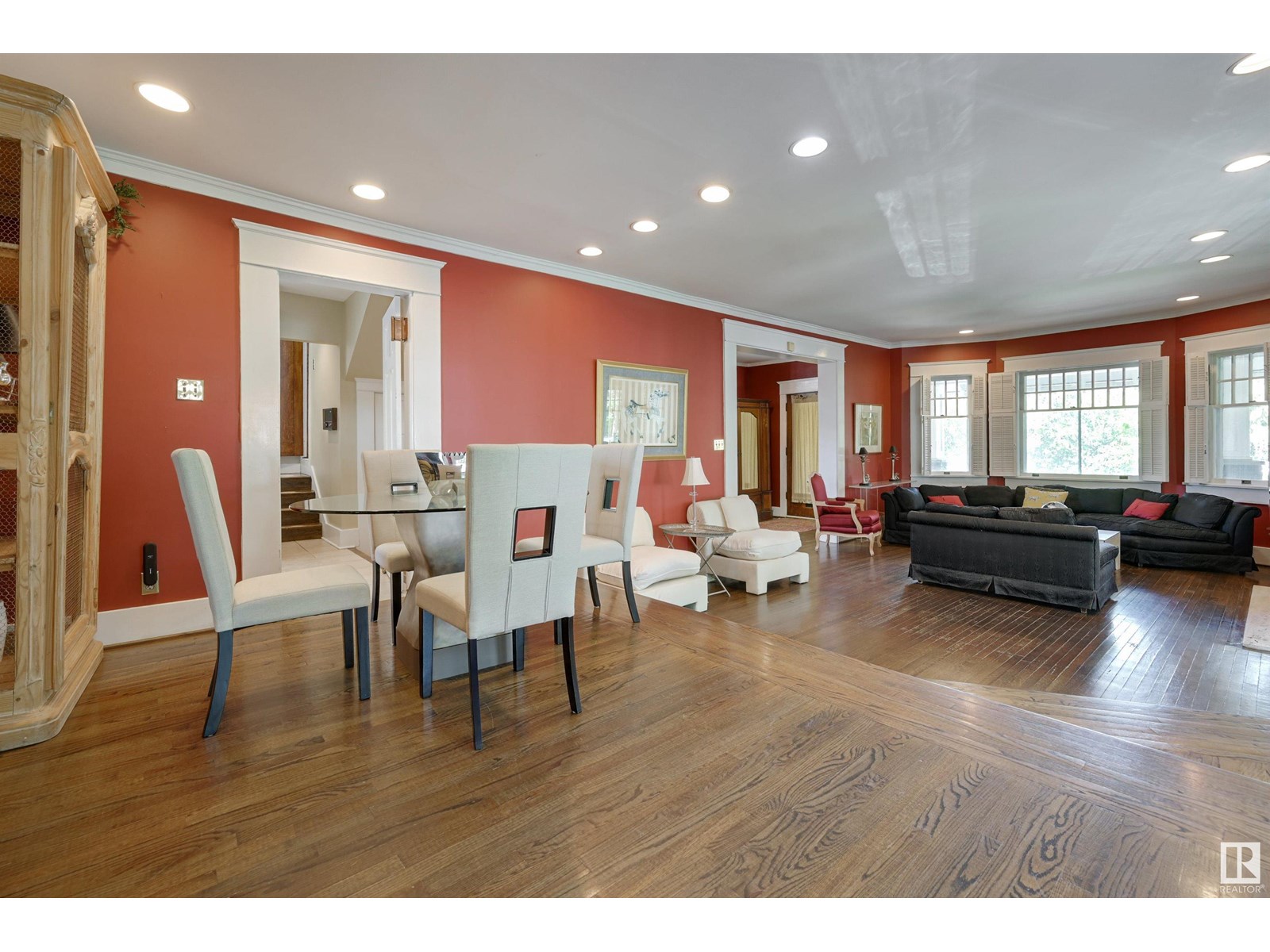 Property at 10226 CONNAUGHT DR NW image 3