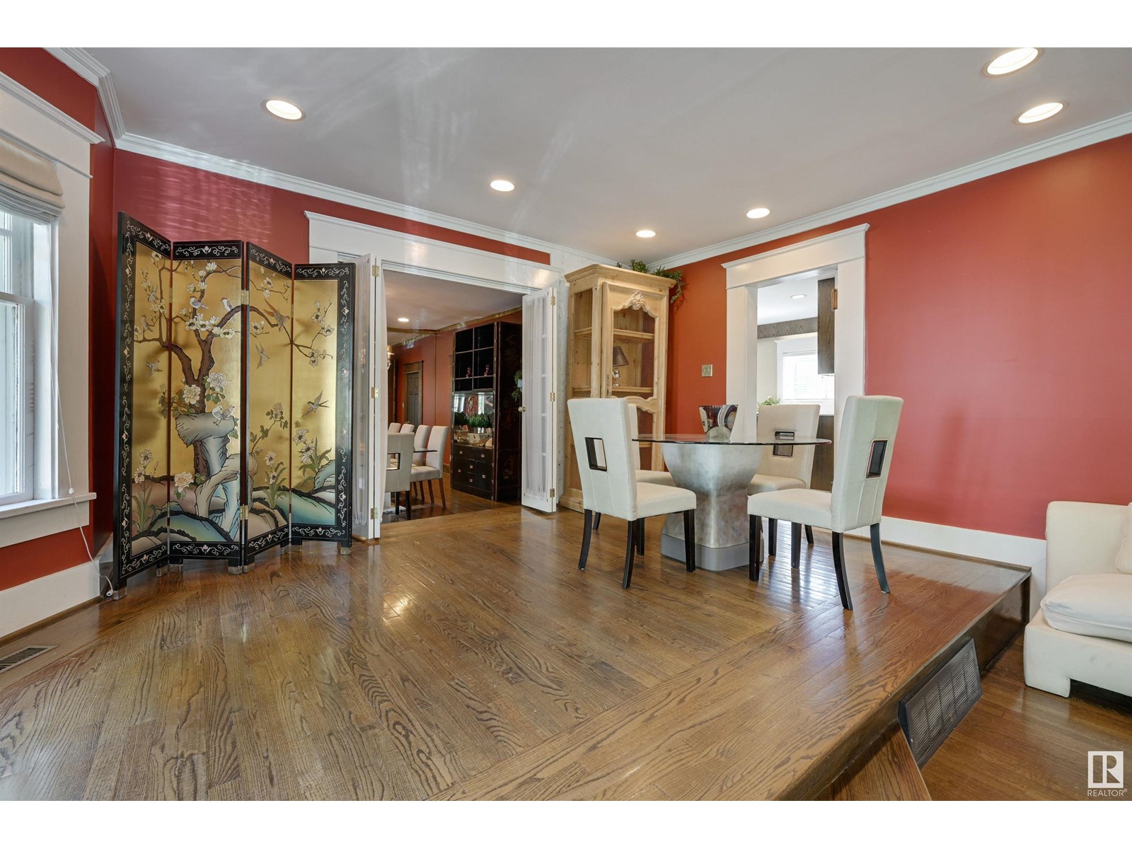Property at 10226 CONNAUGHT DR NW image 2