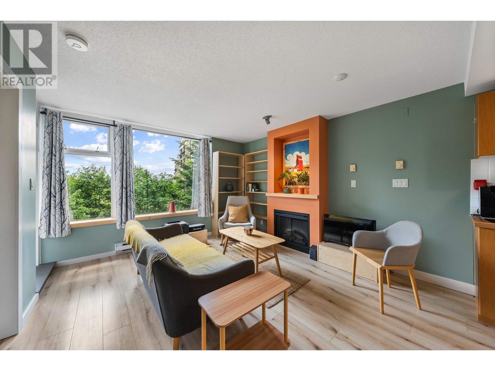 309 9298 UNIVERSITY CRESCENT, burnaby, British Columbia V5A4X8