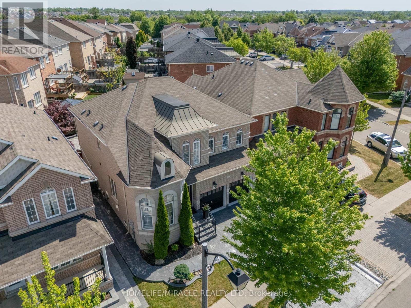 Property at 32 ALBERT ROFFEY CRESCENT image 2
