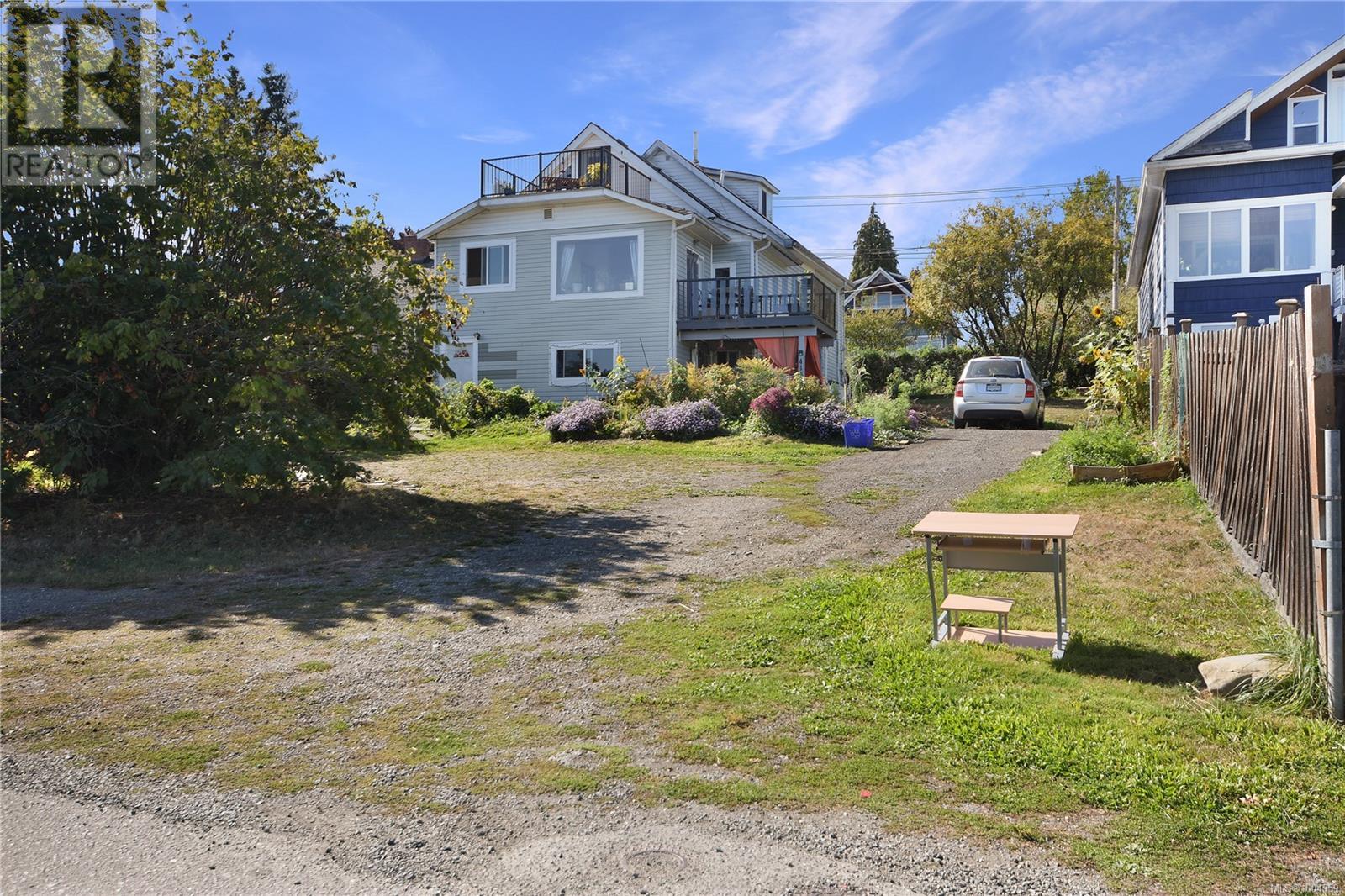 Property at 418 Kennedy St image 2