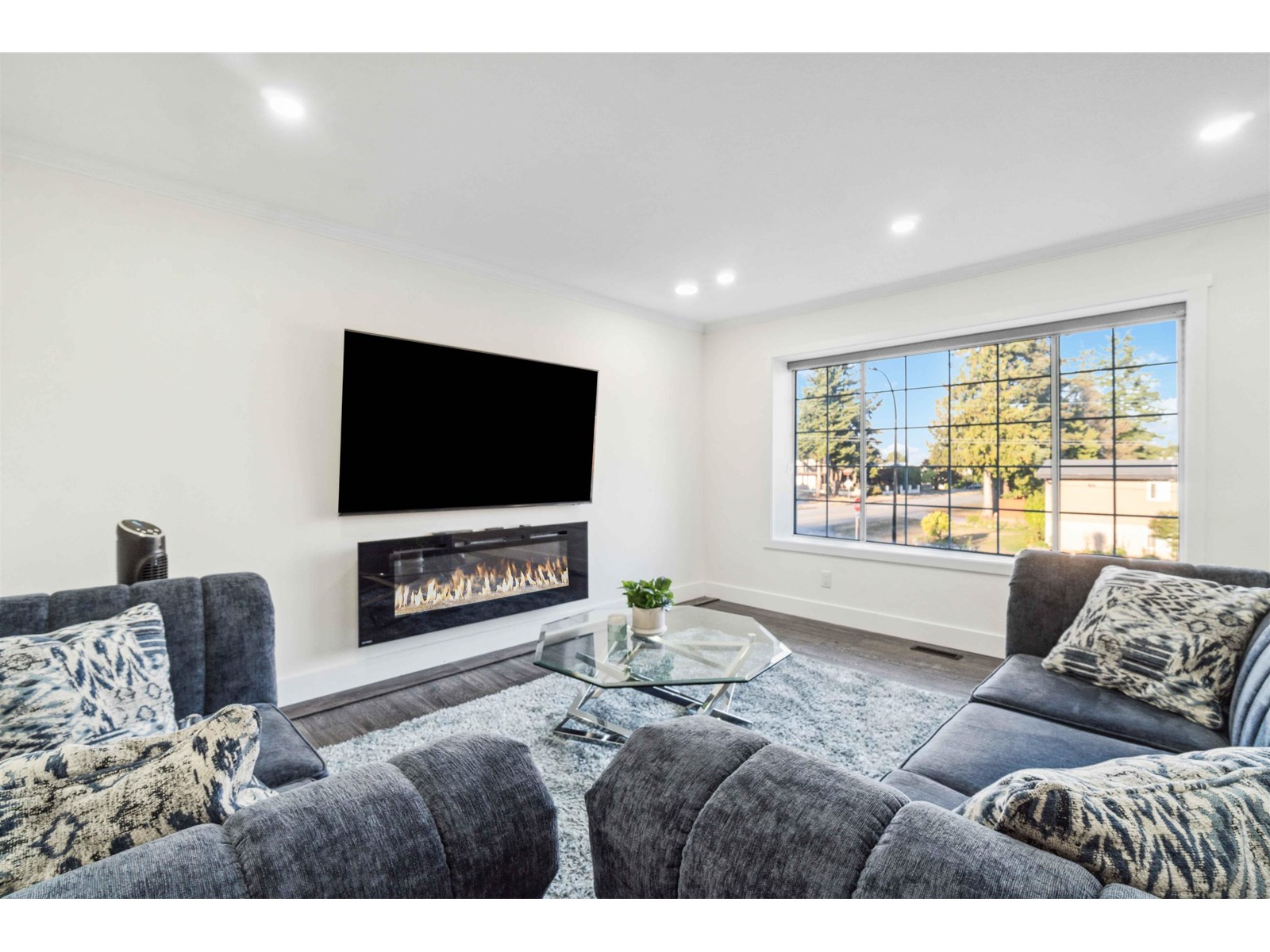 Property at 15598 ROPER AVENUE image 3