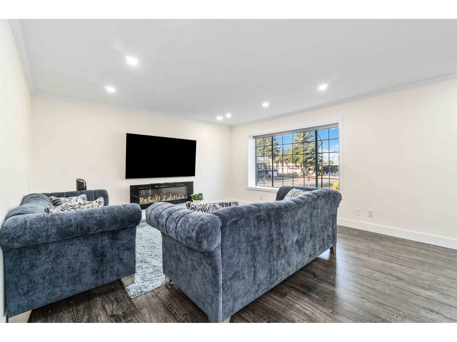 Property at 15598 ROPER AVENUE image 2