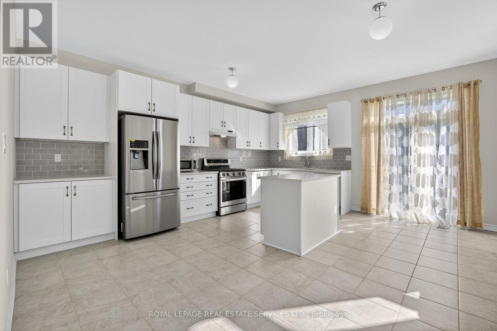 33 Pearl Street, Wasaga Beach, Ontario  L9Z 1J6 - Photo 12 - S12257792