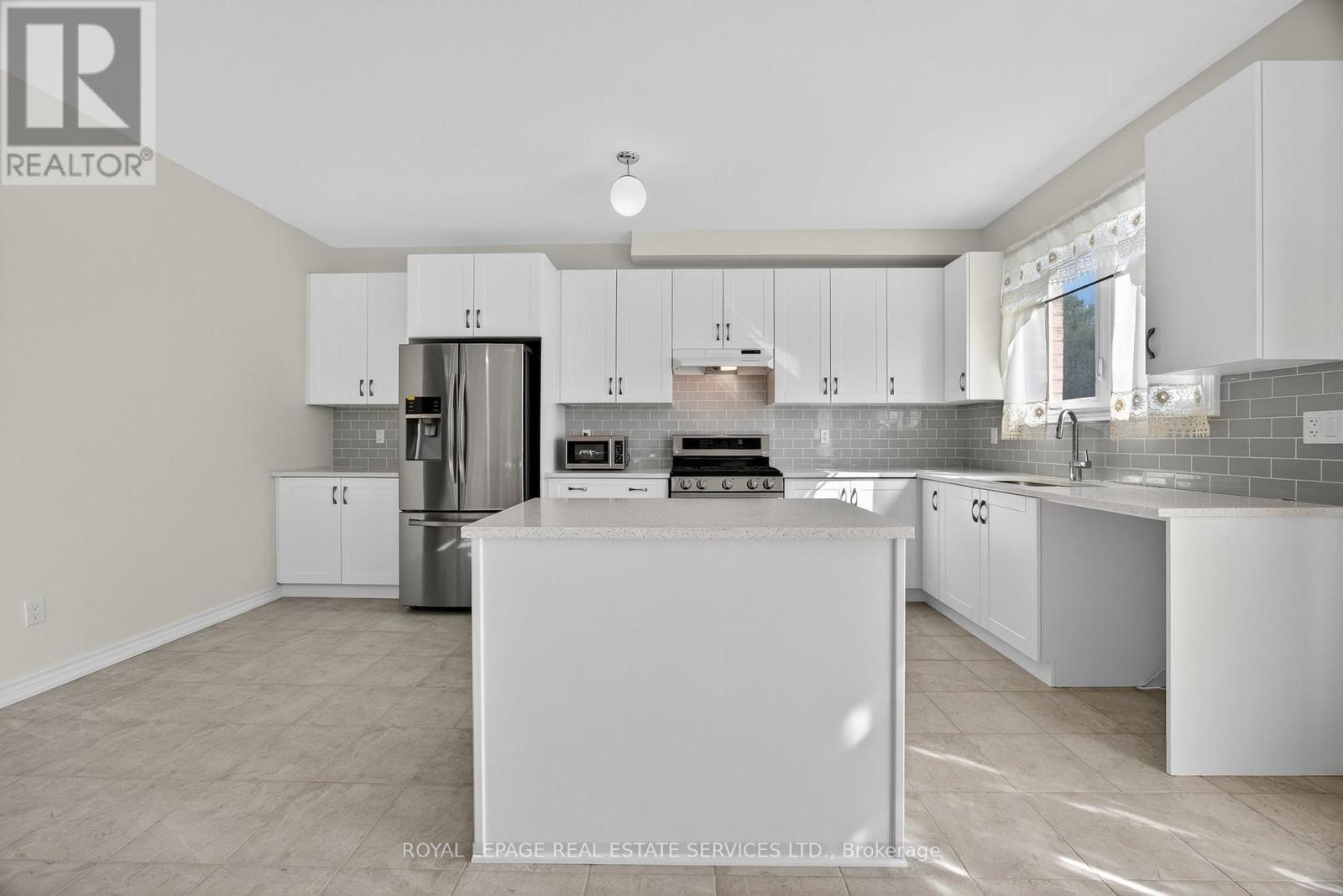 33 Pearl Street, Wasaga Beach, Ontario  L9Z 1J6 - Photo 13 - S12257792