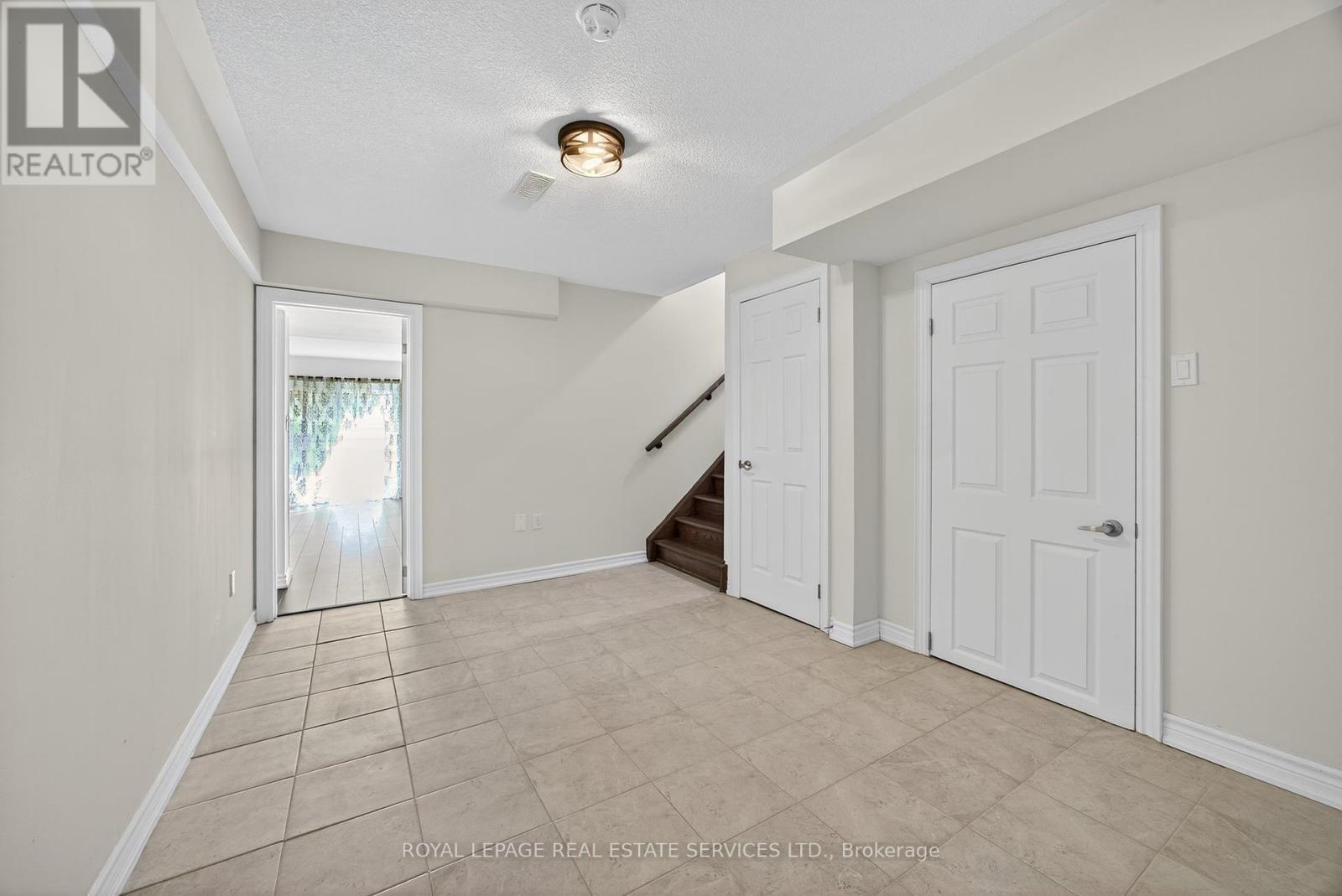 33 Pearl Street, Wasaga Beach, Ontario  L9Z 1J6 - Photo 37 - S12257792