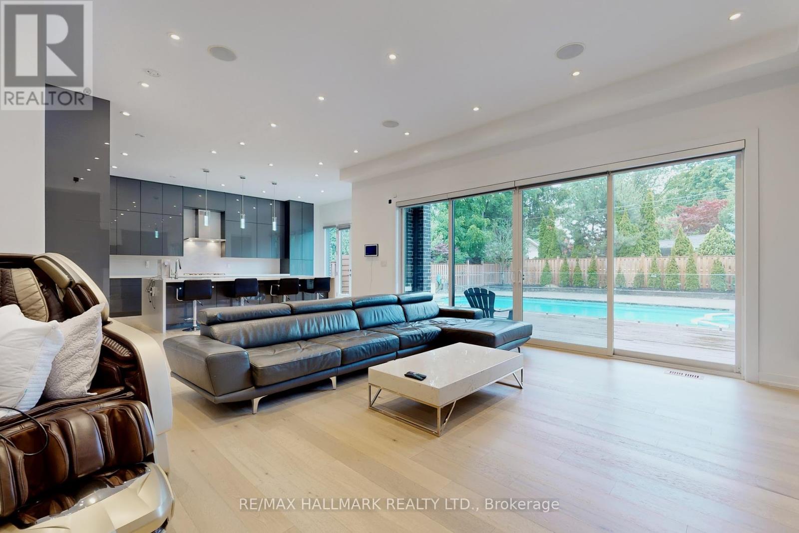 114 Lloyd Manor Road, Toronto, Ontario  M9B 5J9 - Photo 13 - W12257794