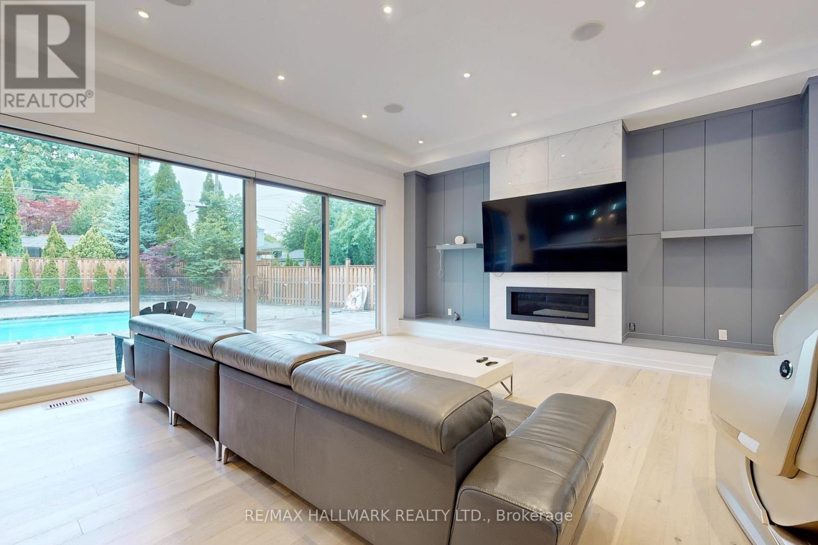 114 Lloyd Manor Road, Toronto, Ontario  M9B 5J9 - Photo 14 - W12257794