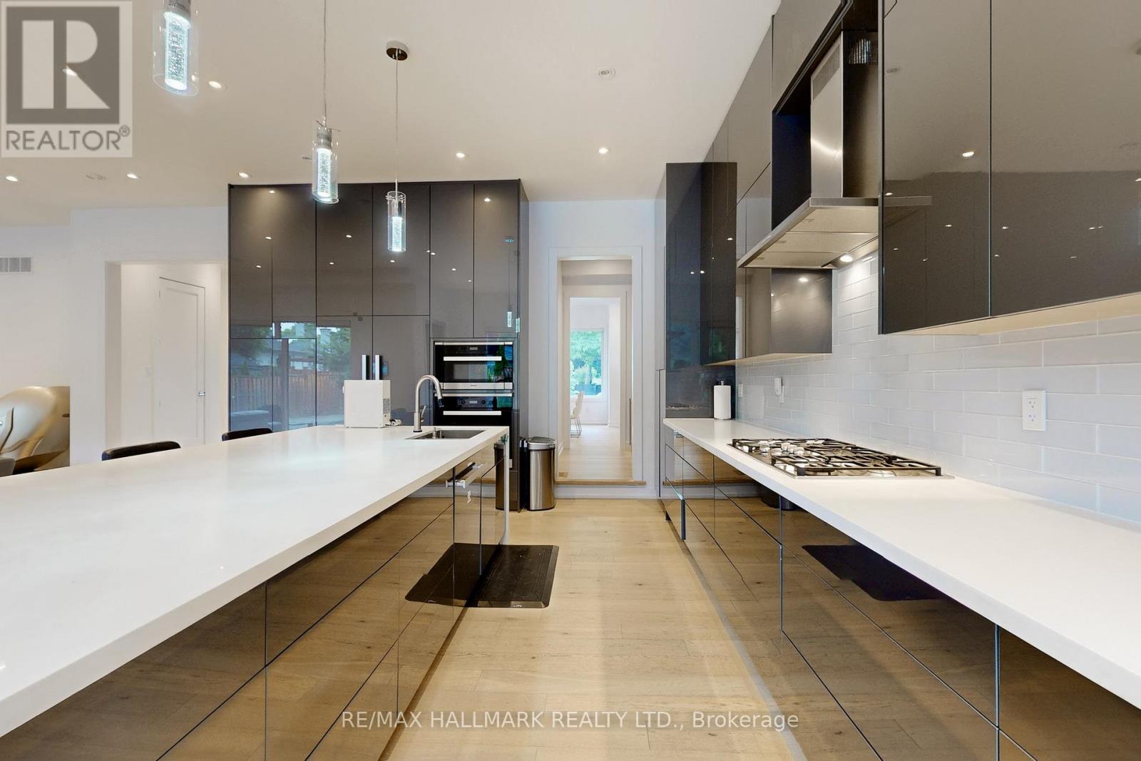 114 Lloyd Manor Road, Toronto, Ontario  M9B 5J9 - Photo 17 - W12257794