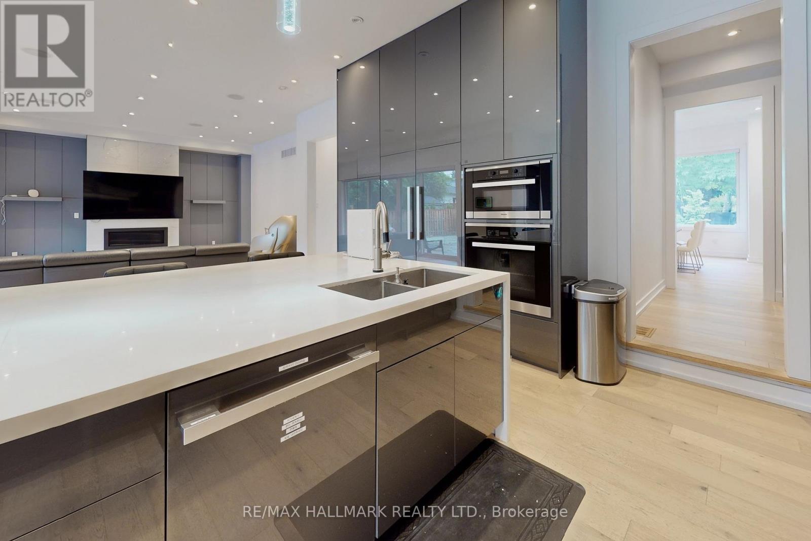 114 Lloyd Manor Road, Toronto, Ontario  M9B 5J9 - Photo 18 - W12257794