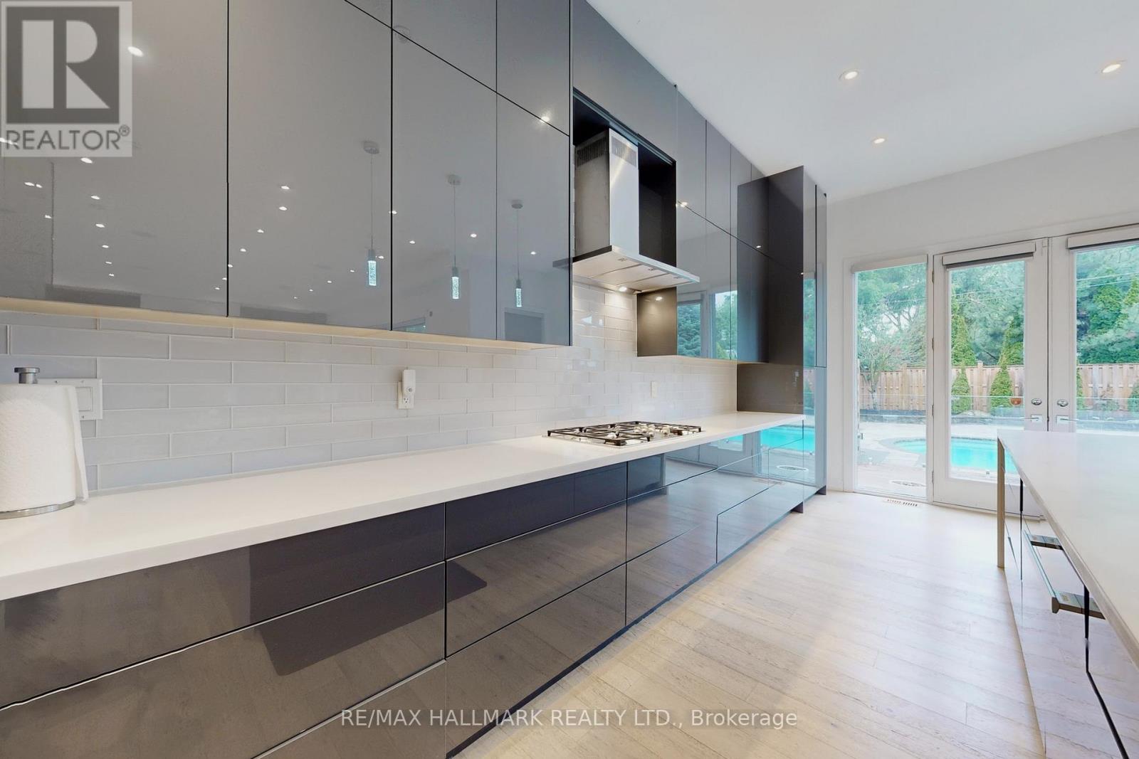 114 Lloyd Manor Road, Toronto, Ontario  M9B 5J9 - Photo 19 - W12257794
