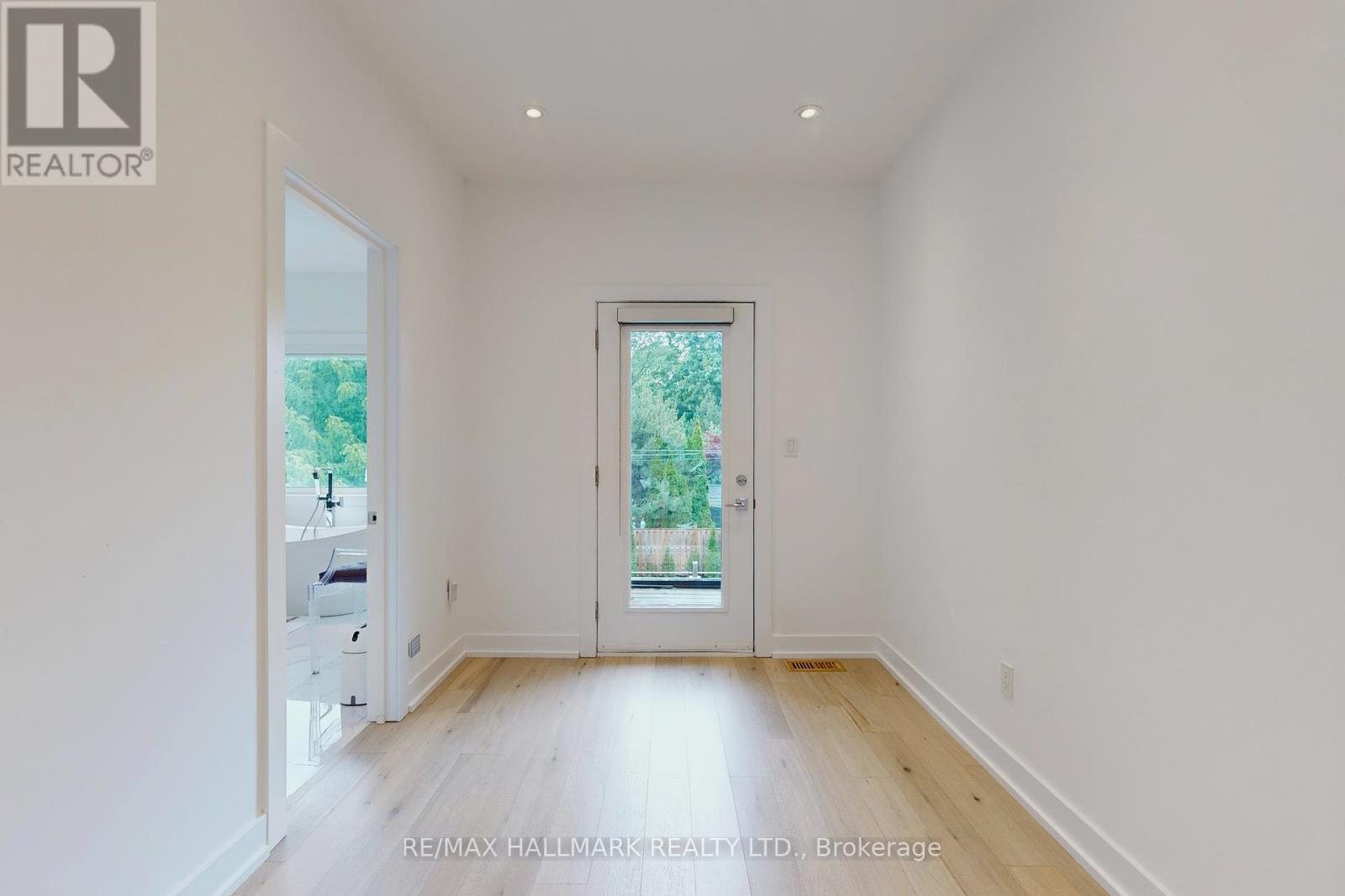 114 Lloyd Manor Road, Toronto, Ontario  M9B 5J9 - Photo 24 - W12257794