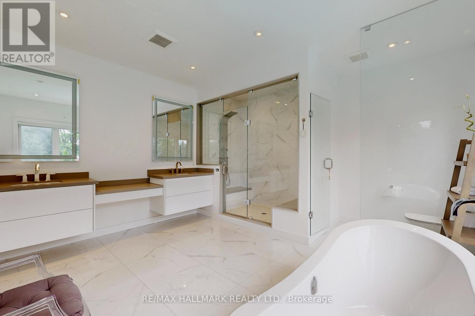 114 Lloyd Manor Road, Toronto, Ontario  M9B 5J9 - Photo 28 - W12257794