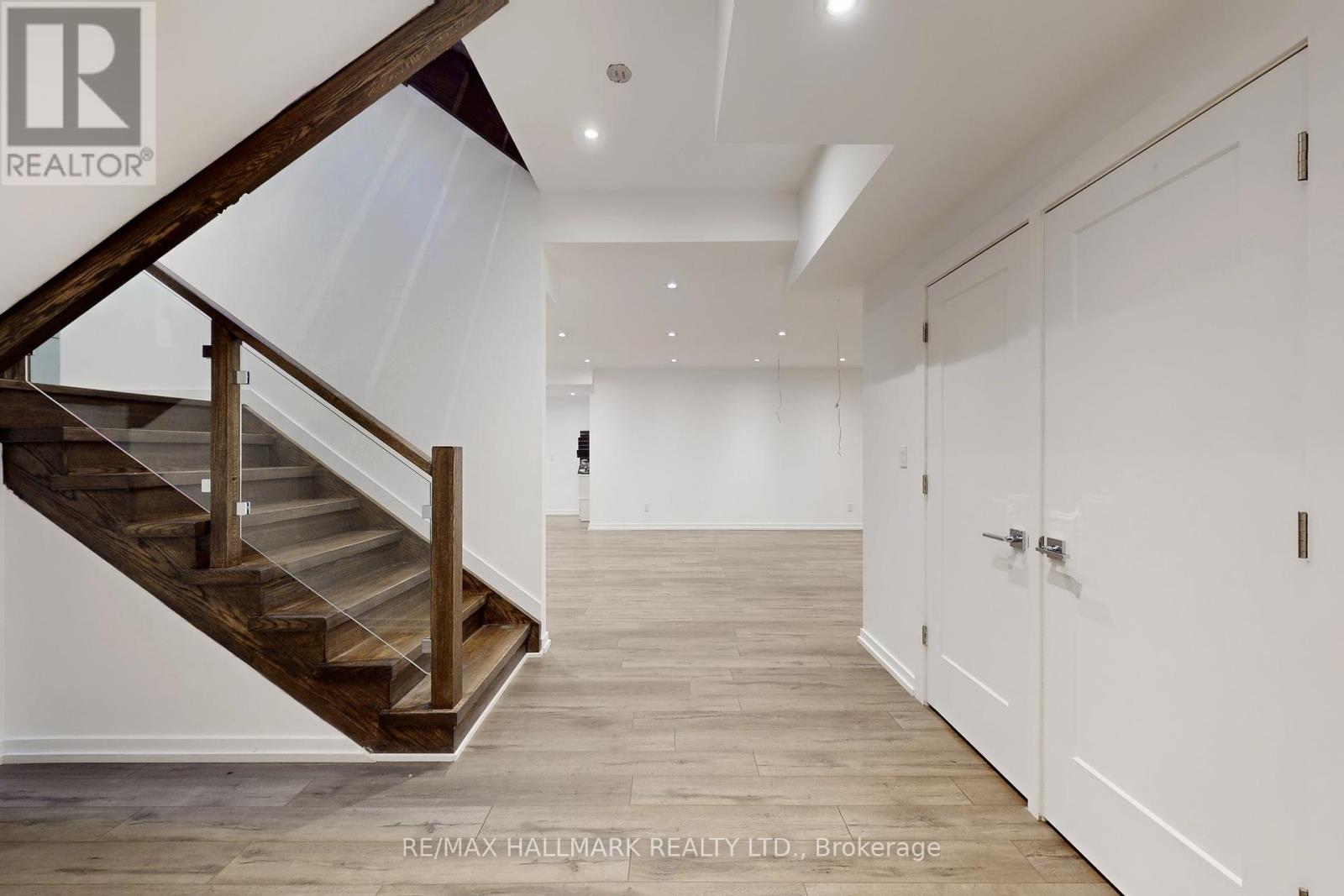 114 Lloyd Manor Road, Toronto, Ontario  M9B 5J9 - Photo 37 - W12257794
