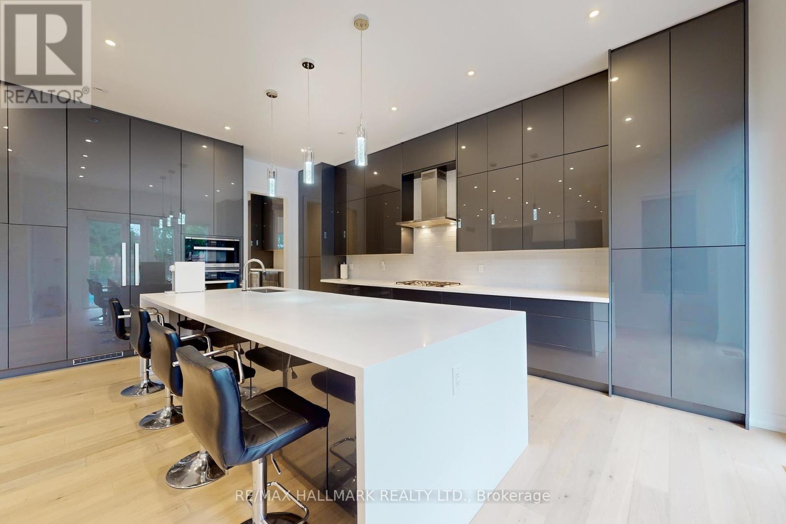 114 Lloyd Manor Road, Toronto, Ontario  M9B 5J9 - Photo 9 - W12257794