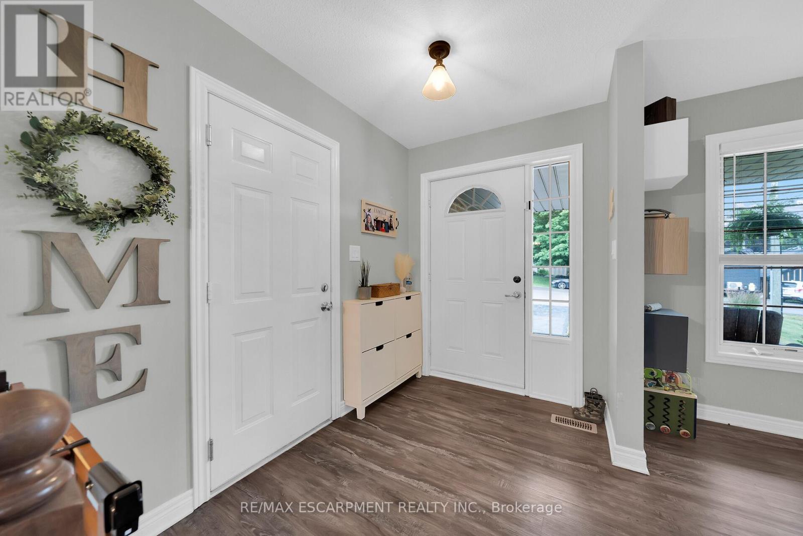 Property at 26 B CHIPPEWA STREET image 5