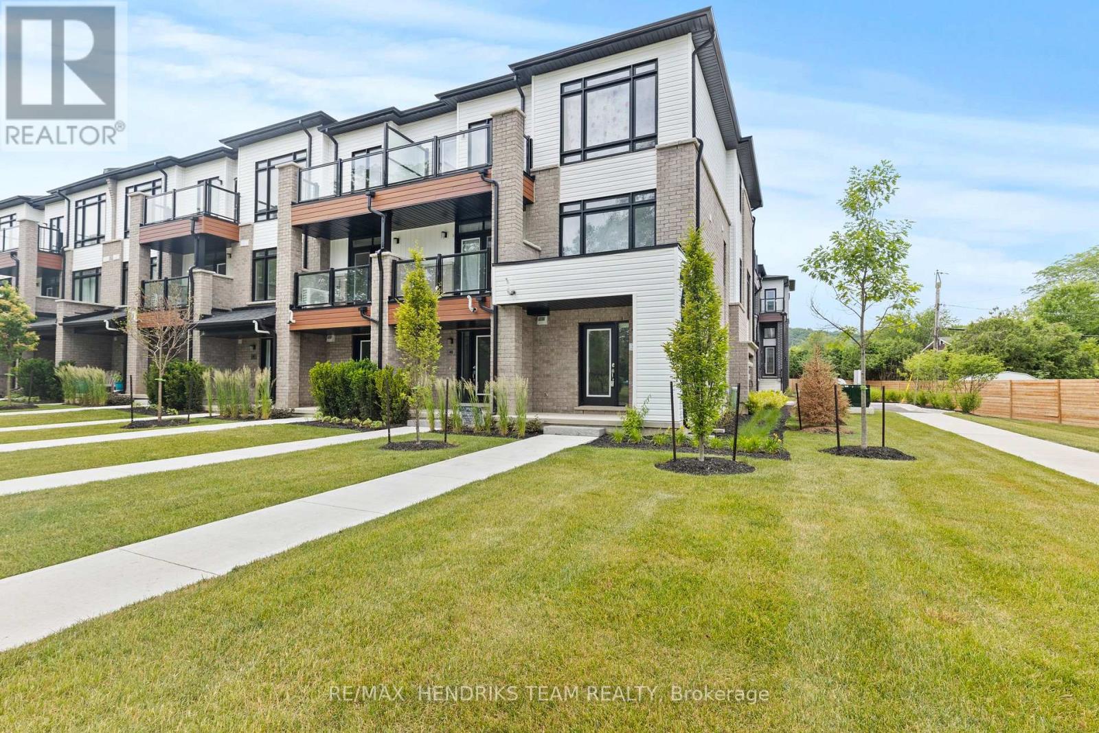 Property at 48 SIDNEY ROSE COMMON image 4