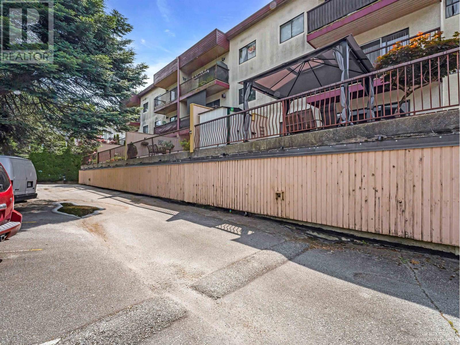 2275 Atkins Avenue, Port Coquitlam, British Columbia  V3C 1Y5 - Photo 11 - C8070484