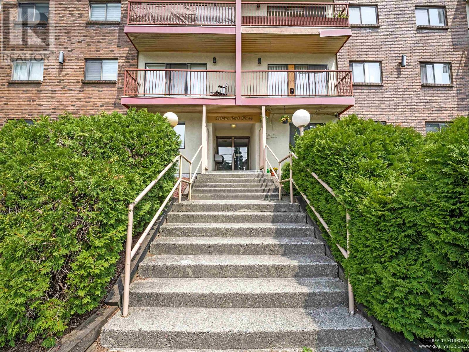 2275 Atkins Avenue, Port Coquitlam, British Columbia  V3C 1Y5 - Photo 2 - C8070484