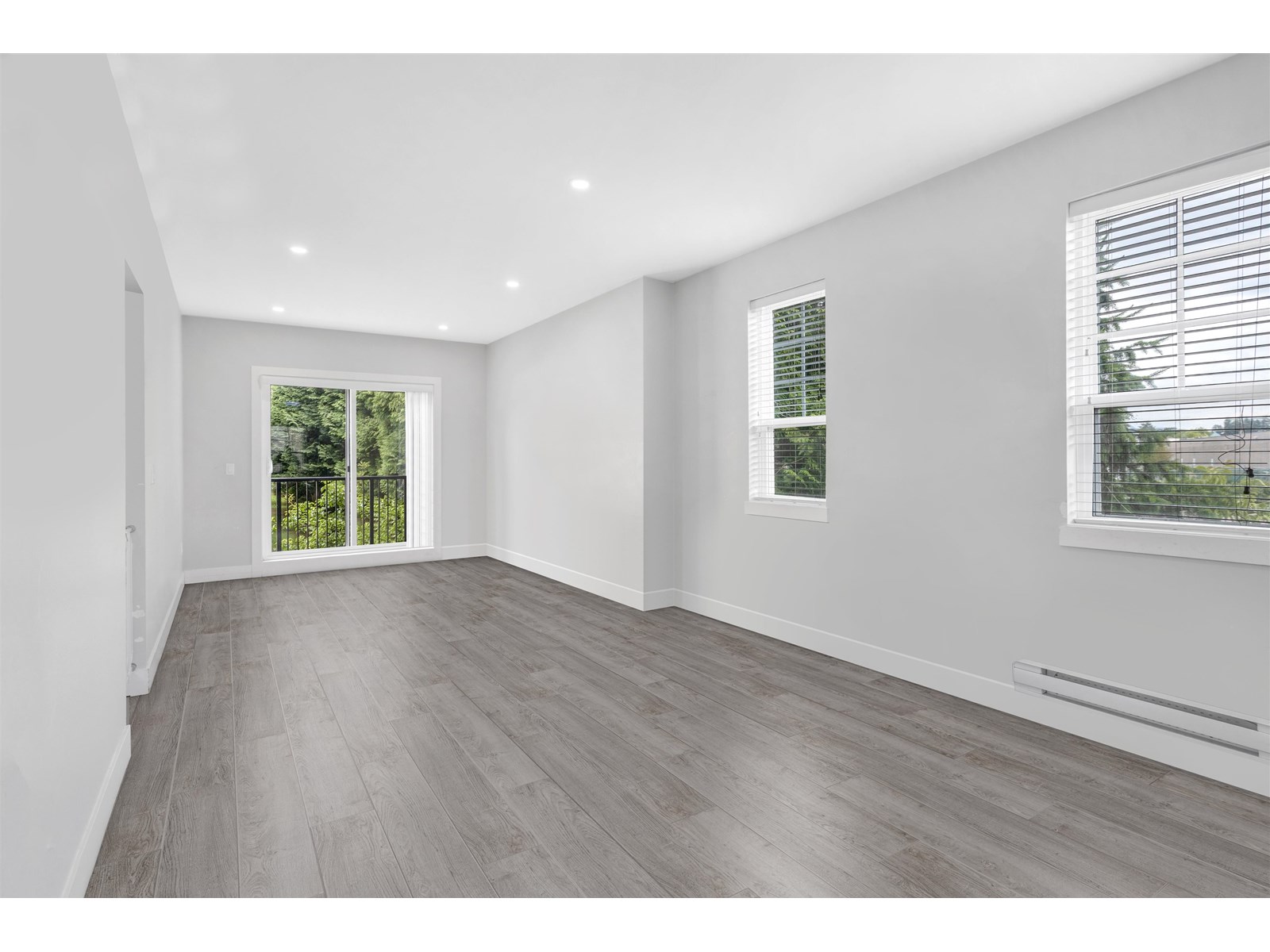 Property at 19 2530 JANZEN STREET image 5