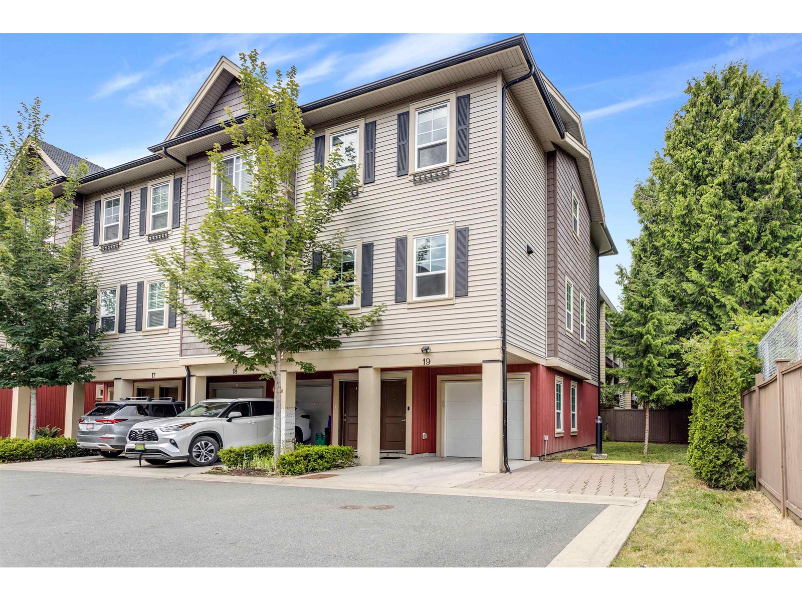 Property at 19 2530 JANZEN STREET image 1