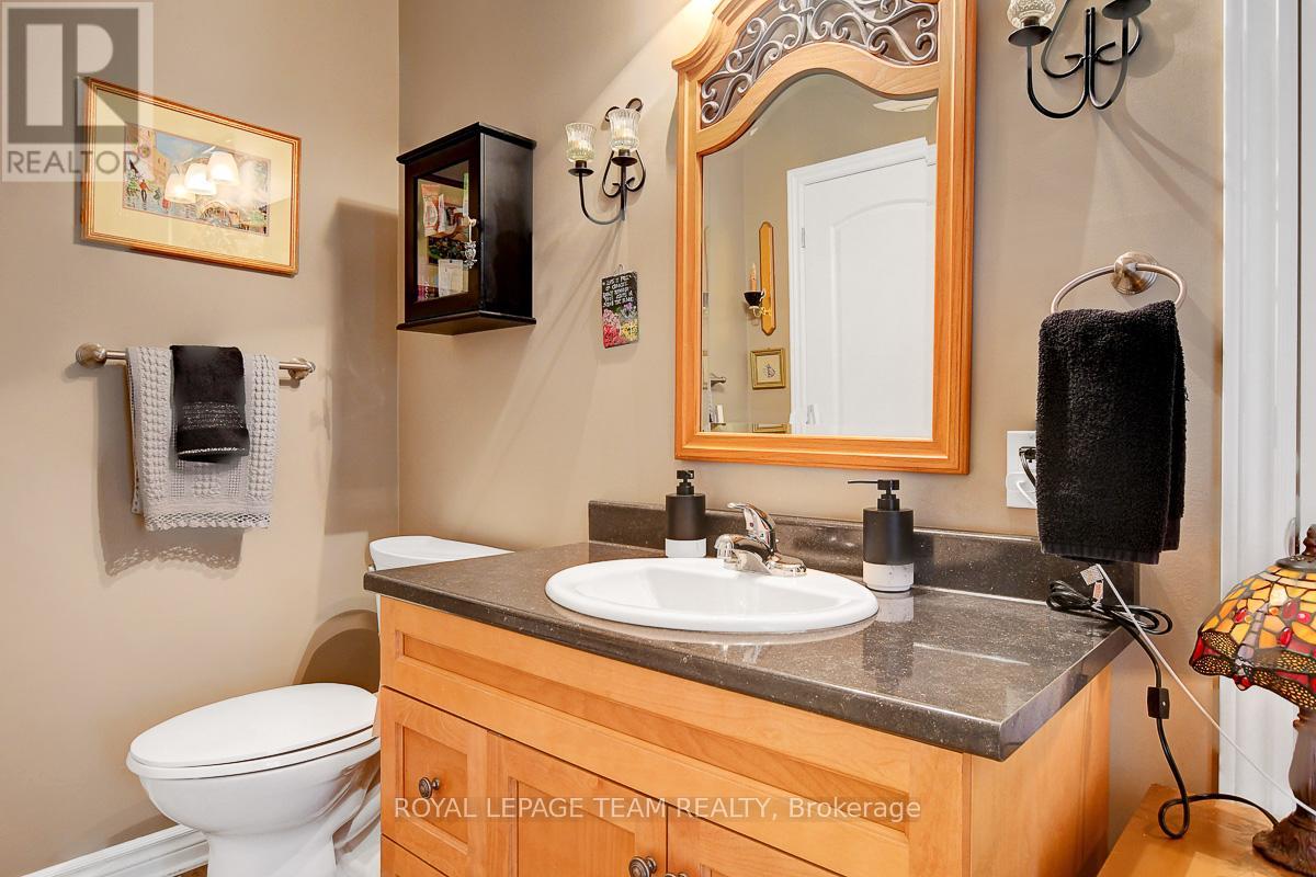 520 Clothier Street W, North Grenville, Ontario  K0G 1J0 - Photo 17 - X12257928