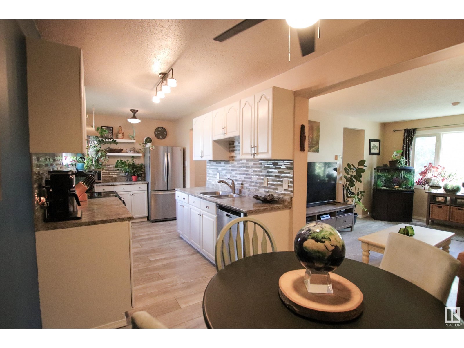 10d Twin Tc Nw, Edmonton, Alberta  T6K 1V4 - Photo 8 - E4445395