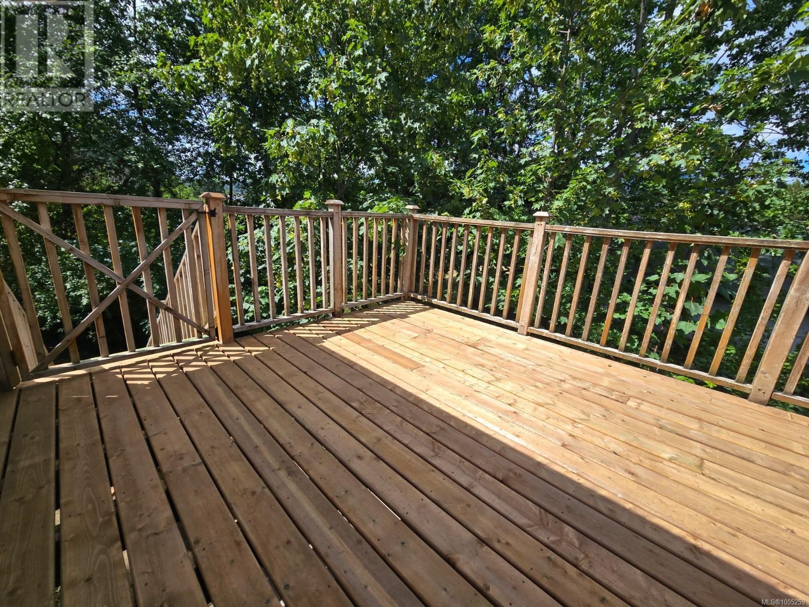 Property at 75 5th St image 3
