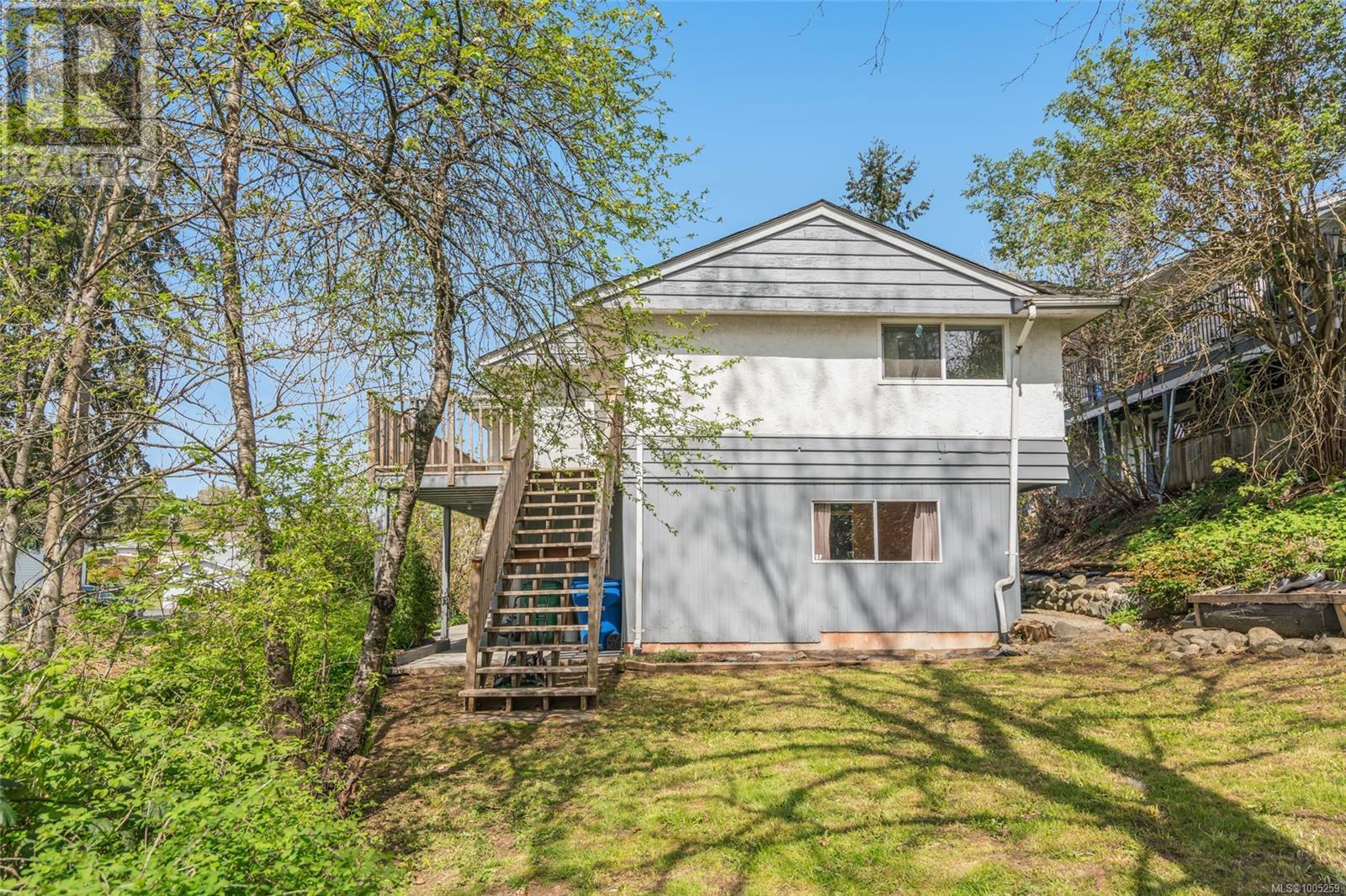Property at 75 5th St image 4