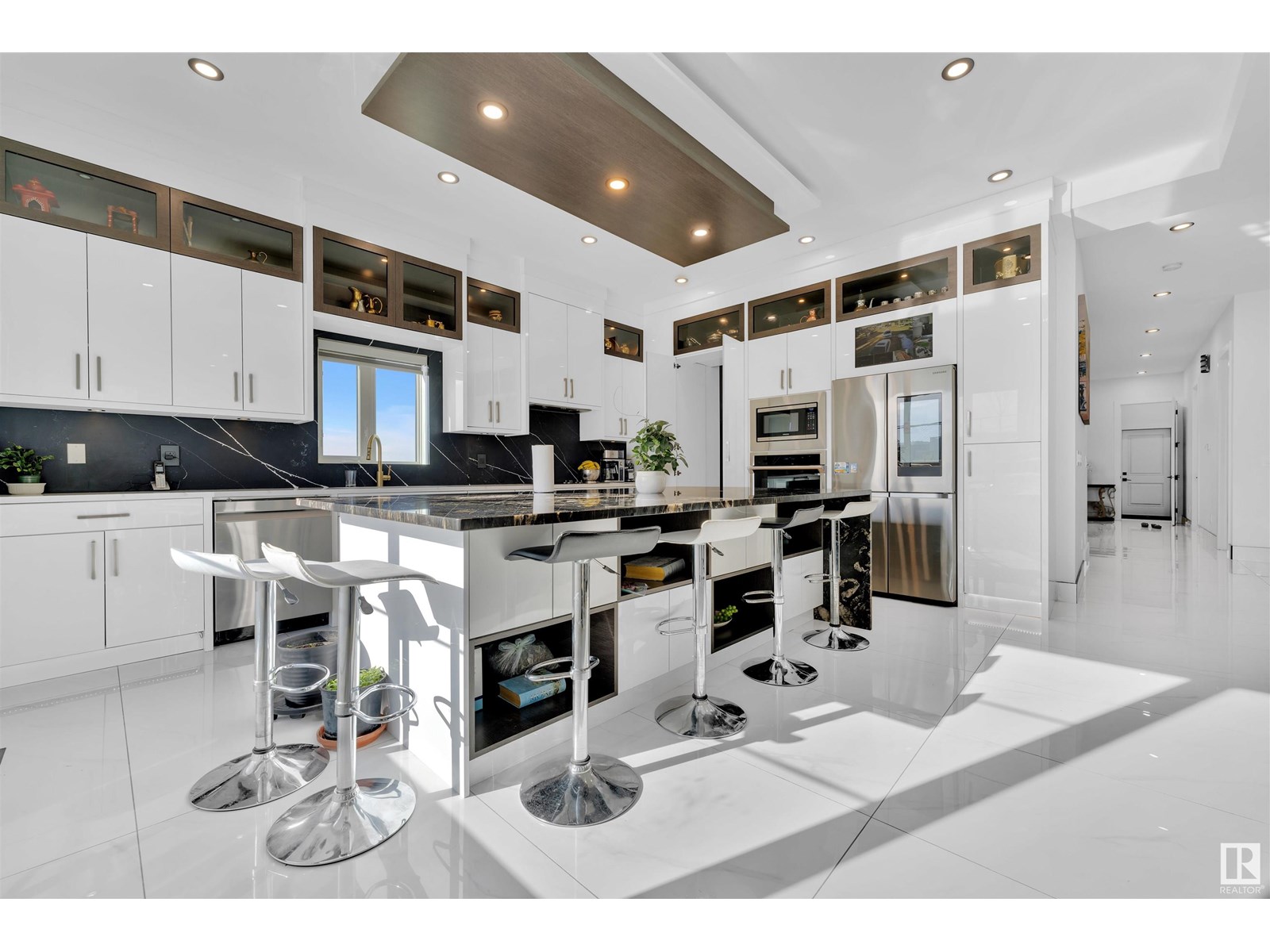 Property at 1704 19 ST NW image 3