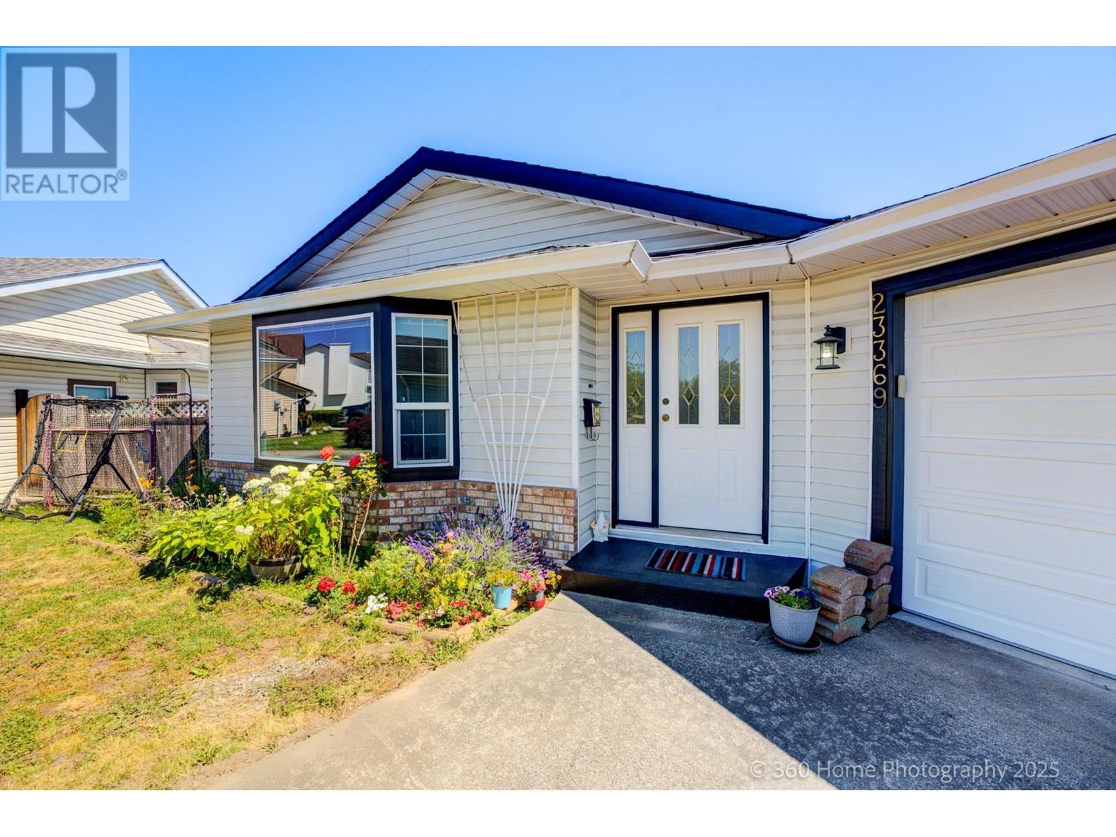 Property at 23369 117B AVENUE image 2