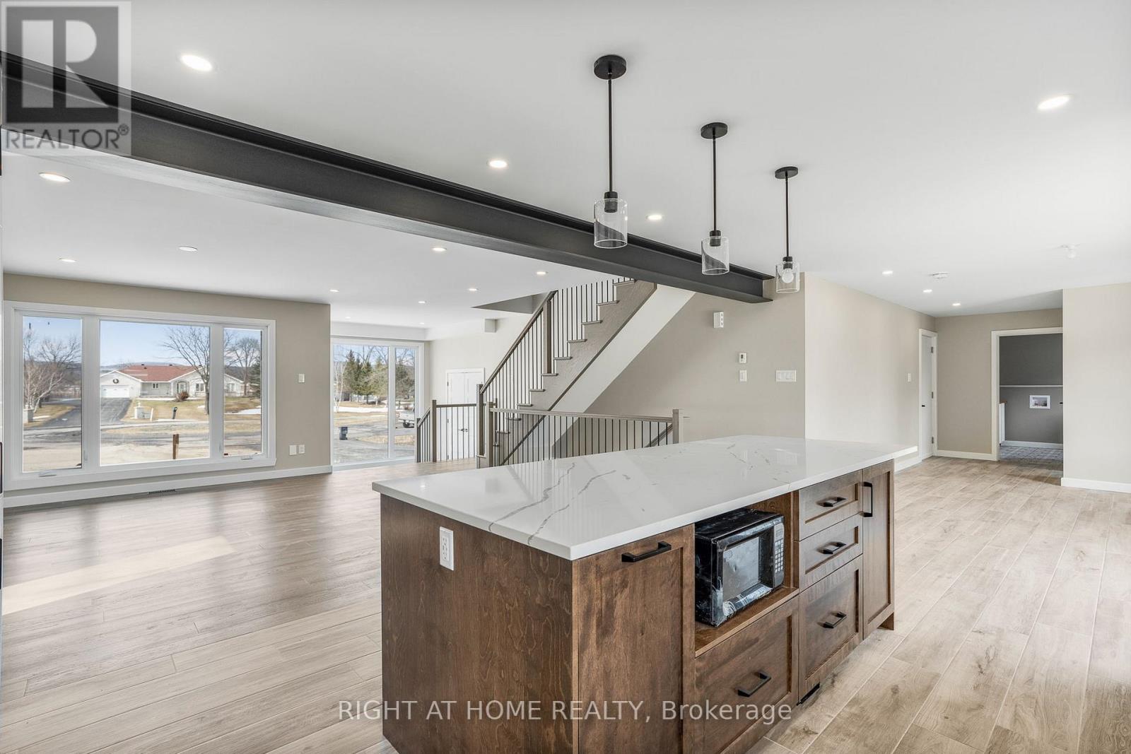 170 Gascon Street, Alfred And Plantagenet, Ontario K0B 1J0 - Photo 13 - X12220369