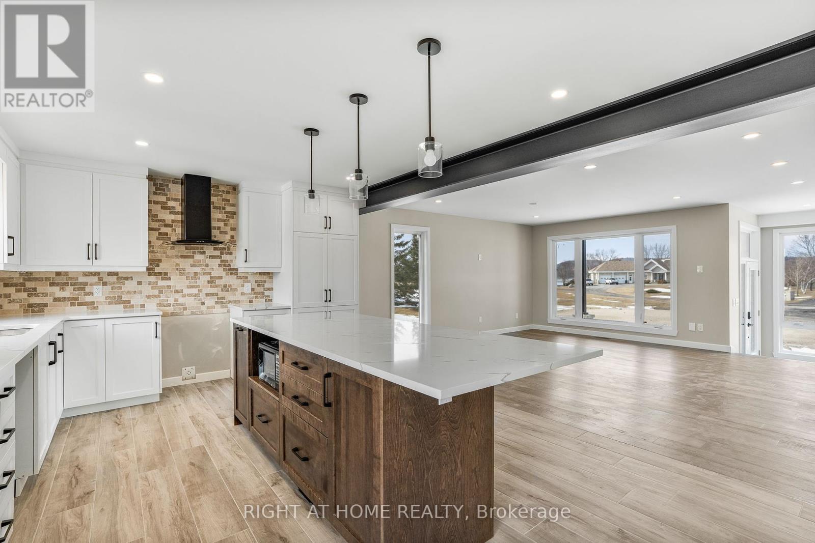 170 Gascon Street, Alfred And Plantagenet, Ontario K0B 1J0 - Photo 12 - X12220369