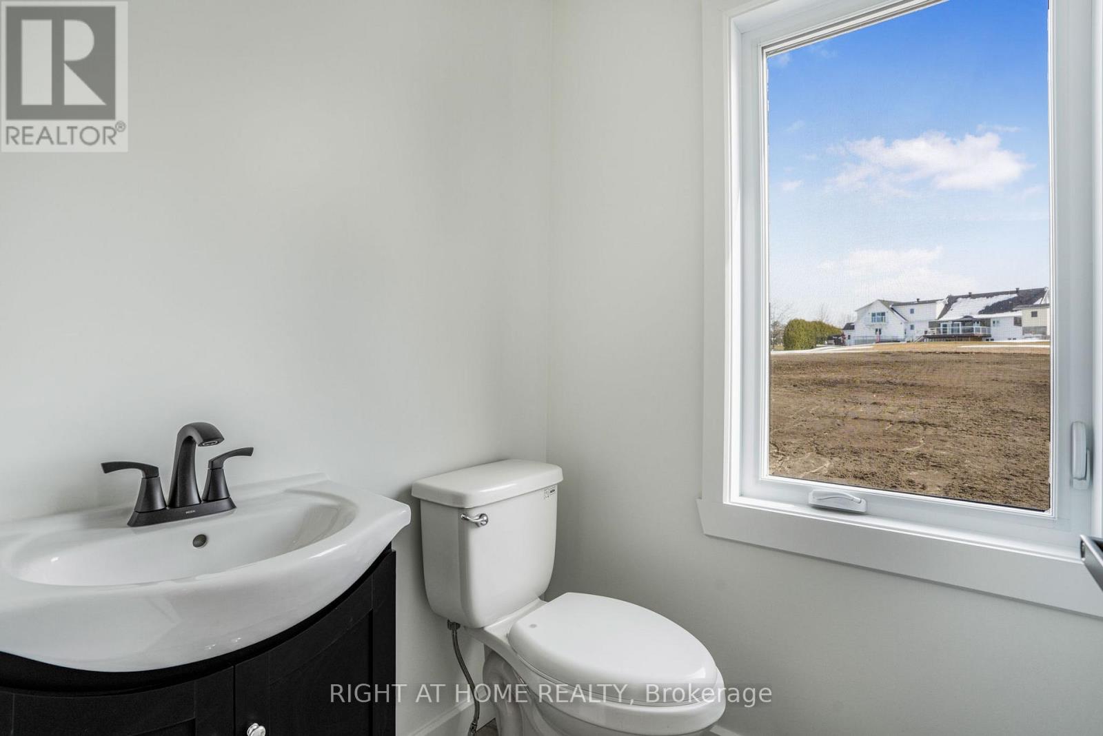 170 Gascon Street, Alfred And Plantagenet, Ontario K0B 1J0 - Photo 17 - X12220369