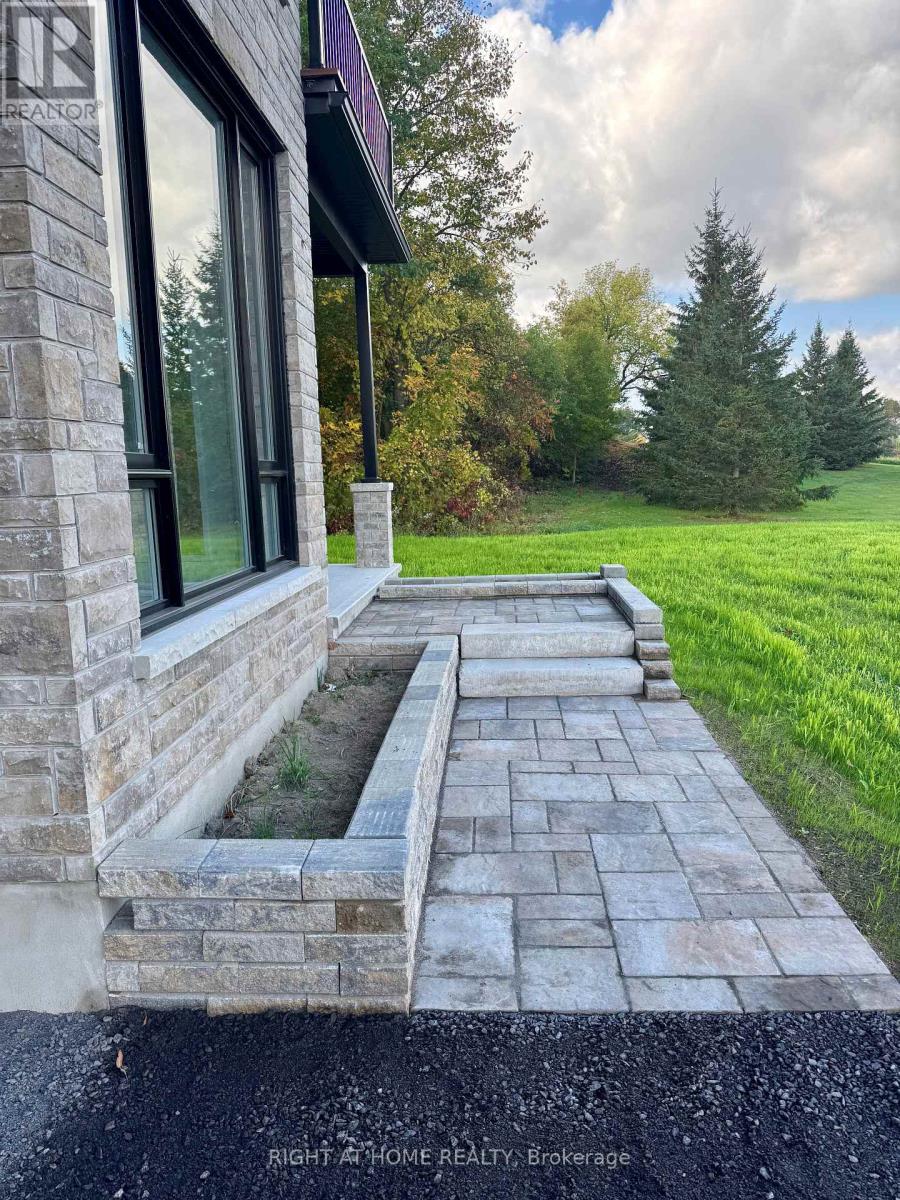 170 Gascon Street, Alfred And Plantagenet, Ontario K0B 1J0 - Photo 2 - X12220369