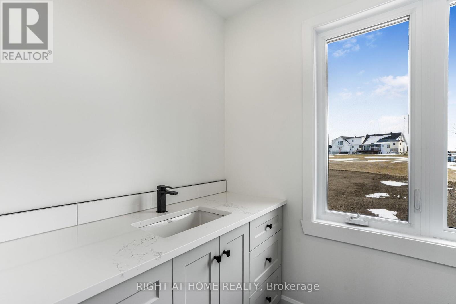 170 Gascon Street, Alfred And Plantagenet, Ontario K0B 1J0 - Photo 28 - X12220369